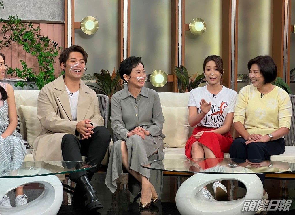 黃母在節目上憶起曾經切到手指，當時仍是小學生的東東冷靜為她處理，深受感動。